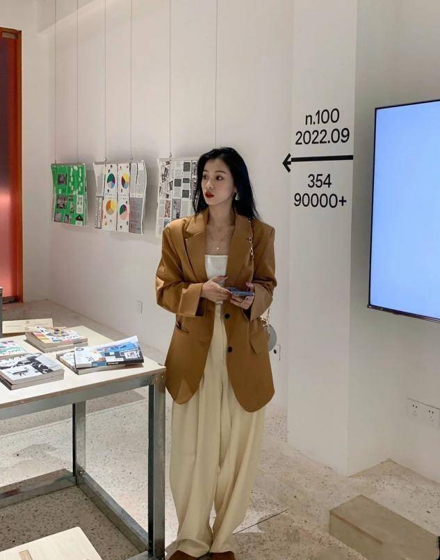 今年流行裤子不皱有垂感,今年裤子流行红色吗