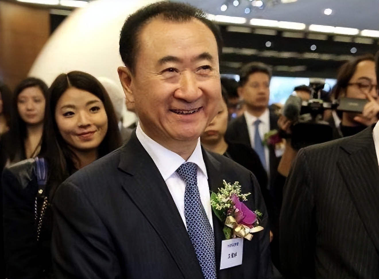 王健林之子王思聪现在的情况如何,王健林债务危机全过程