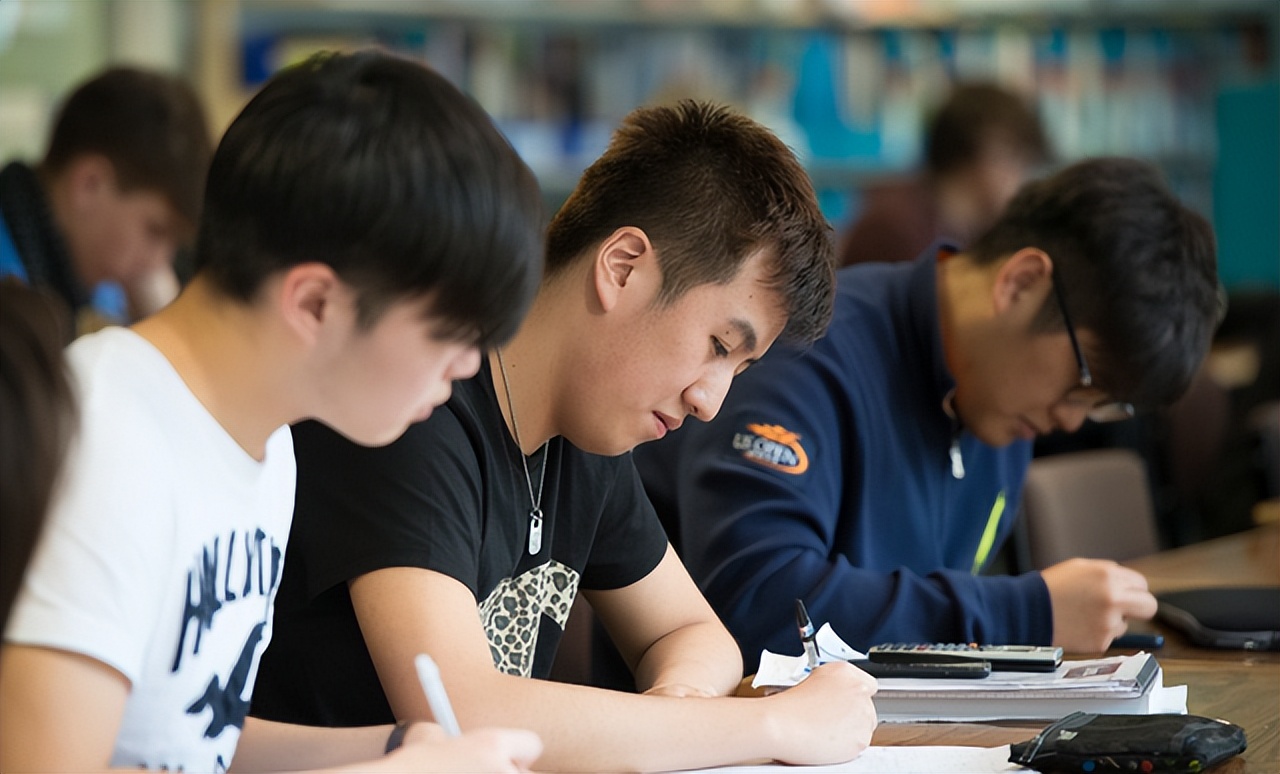 报考志愿选专业避免退档,报考志愿选专业被其他专业录取