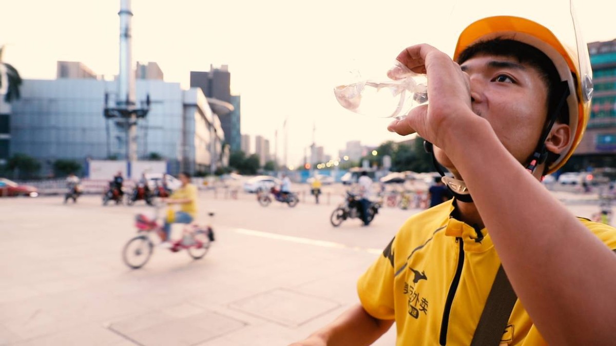 女性平均月薪8689元，有多少低收入被拉平了？真实收入是多少？