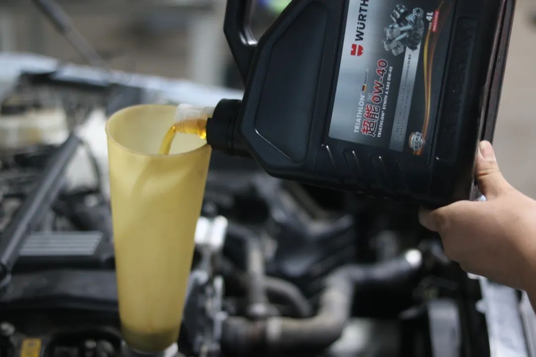 破烂不堪的废旧车变成新车的视频,宝马e90325i