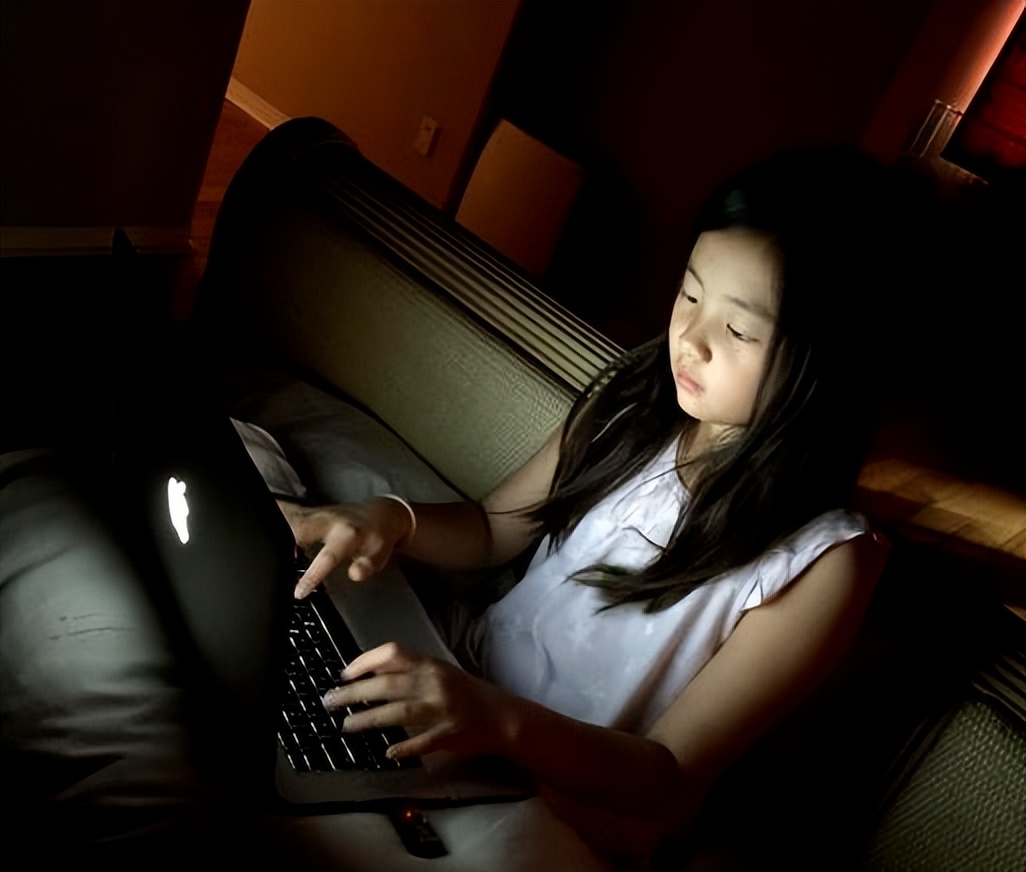 “多亏”了网暴,黄多多申请欧美名校指日可待了!