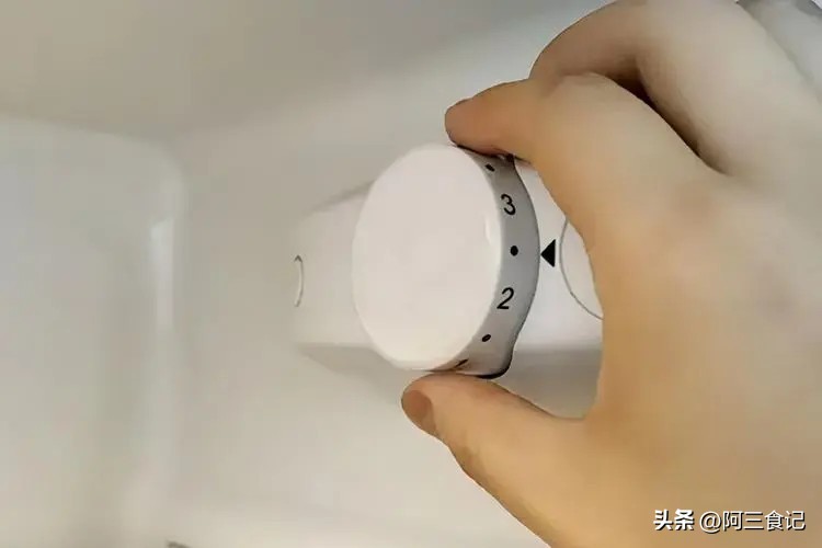 夏天冰箱怎么调温度,夏季冰箱怎么调温度最合适