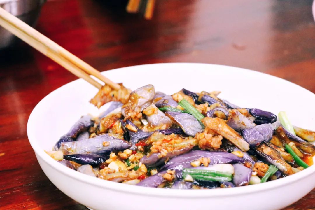 两天一夜嗨吃15顿，这座小城真把人香迷糊了