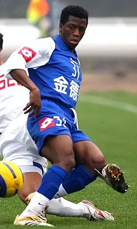 中超史上最悲伤的球员,中超被踢瞎眼睛的外援怎样了