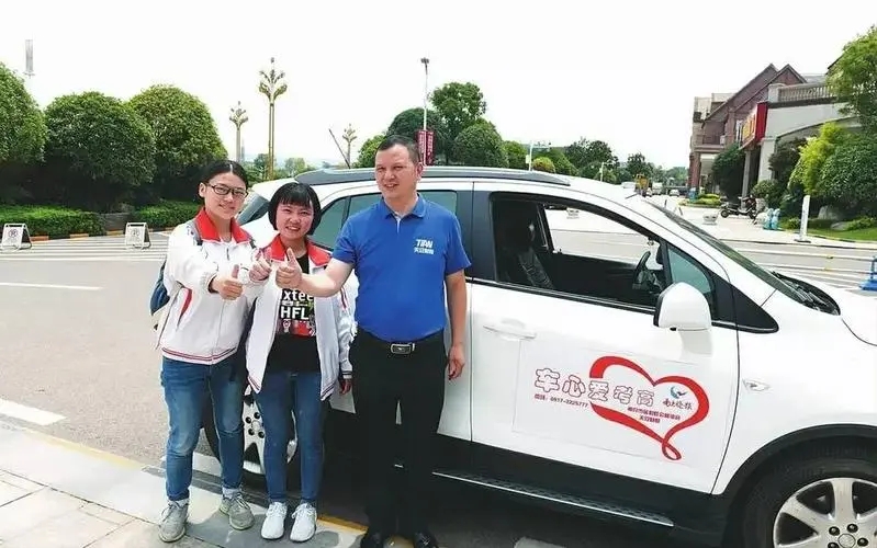 滴滴约车助力高考,滴滴网约车免费接送高考生