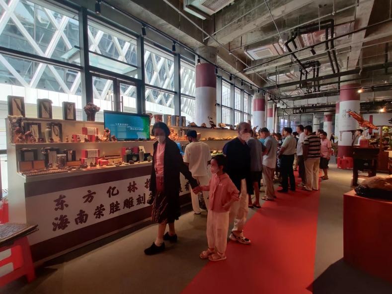 东方成功举办“三月三”系列节庆活动，百人黎锦大赛成最热打卡点