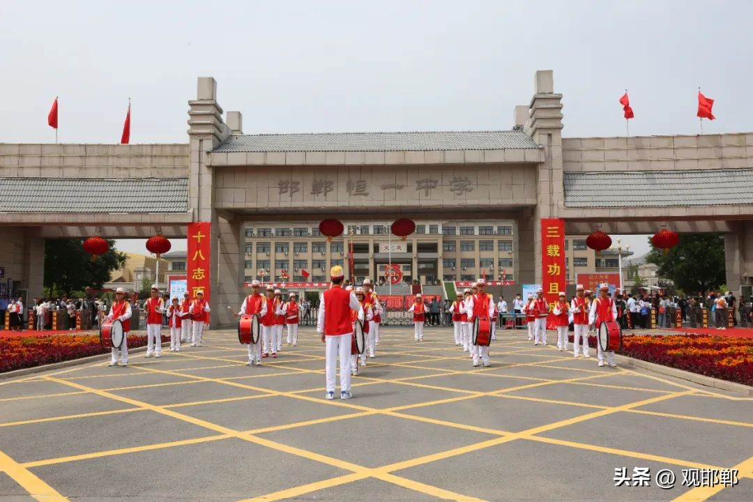 以爱之名育心成长主题活动,成人礼仪式学校举办