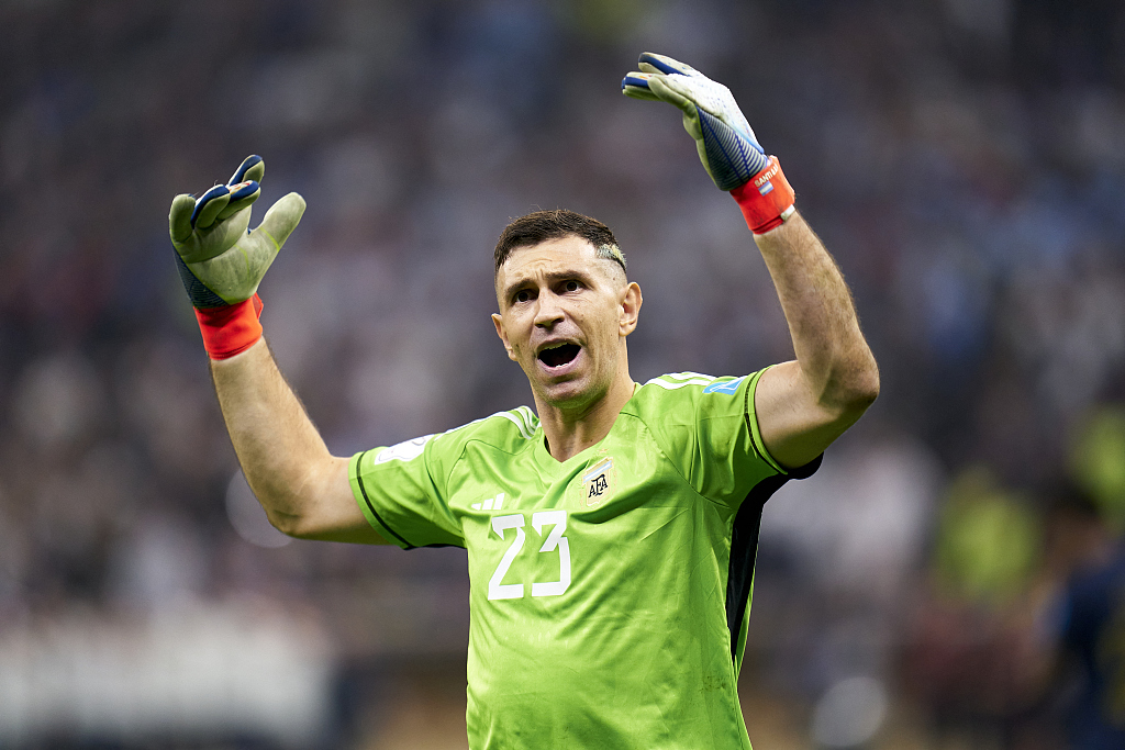 马丁内斯三次乌龙,马丁内斯被打破门