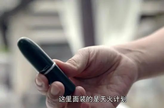 洒枸杞假装喷血、演尸体玩手机，这些穿帮镜头好敷衍，个个离谱