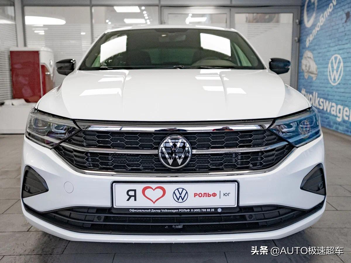 大众新款polo三厢版实车街拍,大众新款polo进店实拍