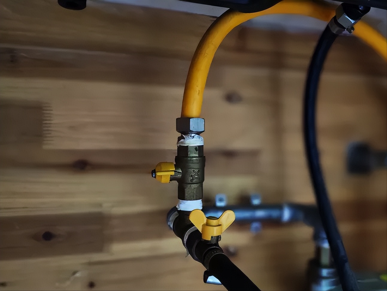 能率热水器与卡萨帝热水器哪个好,免储水即热式热水器推荐