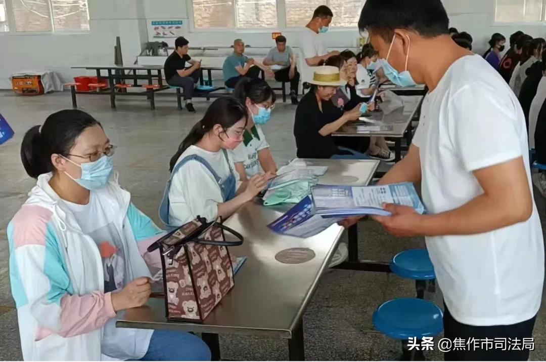 关爱青少年健康成长向校园*力暴**说“不”——市司法局开展法律援助进校园专项维权宣传活动