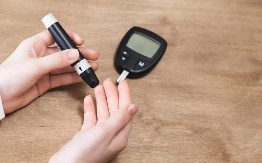 夏天出汗多排尿少对降尿酸影响吗,多运动尿酸能降低吗