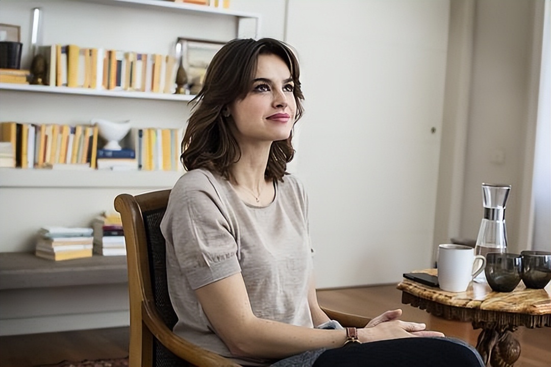 《错换人生》:以轻松幽默的手法呈现出人际、家庭和爱情等问题