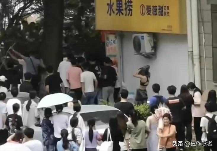 湖南高校“脱衣遮丑”事件的曝光，撕开了当今社会难以启齿的伤疤