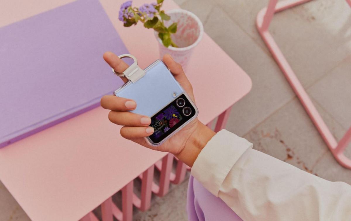 三星折叠手机galaxyzflip4大屏,三星GalaxyZFlip4折叠屏