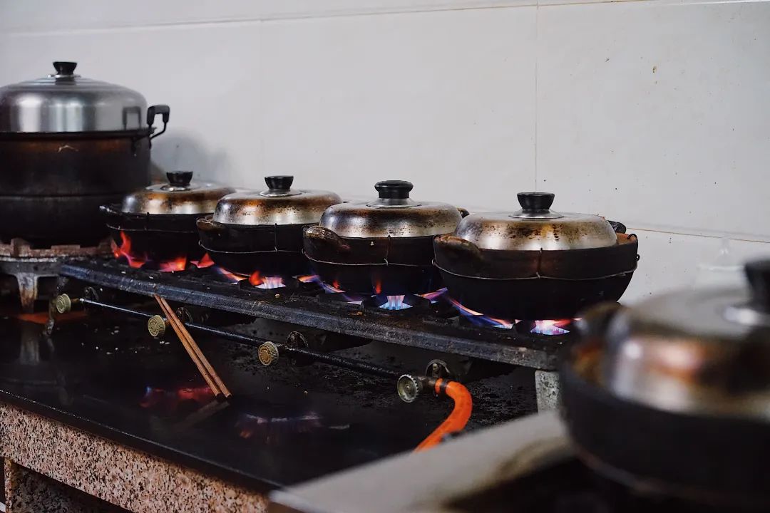 奇了怪了，究竟是什么宝地让广州老饕们也净爱往这钻？