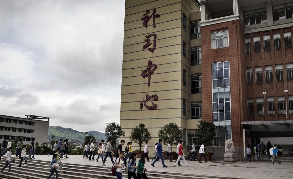 差本科几分要不要复读张雪峰视频,2023届高考生能复读吗张雪峰