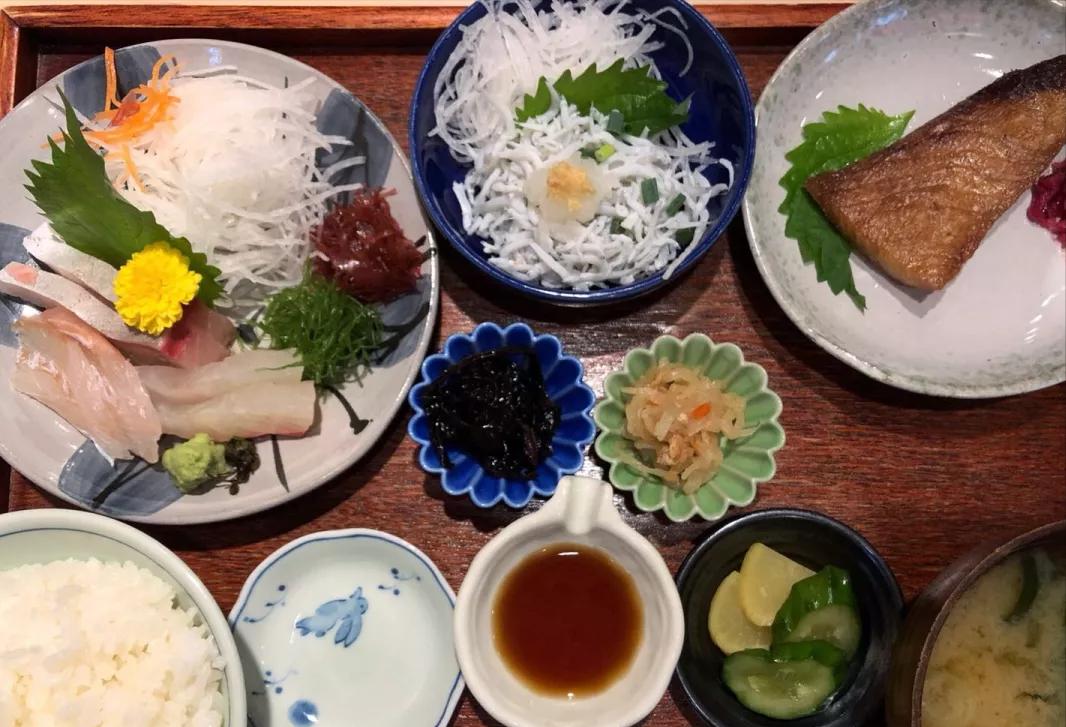 日本一个女生自己去旅游,女生日本独自旅行