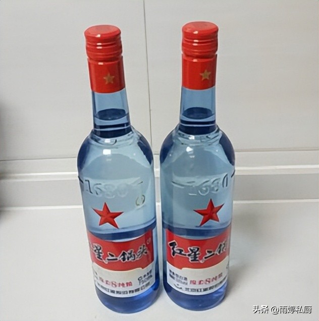 30岁后男人一定要喝的几款酒,50岁男人不宜喝的三种酒