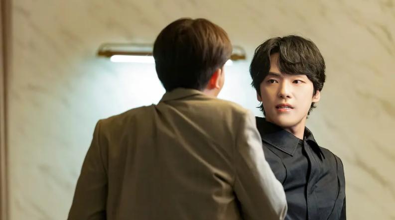 神圣的偶像韩剧讲的什么,木偶的季节韩剧推荐