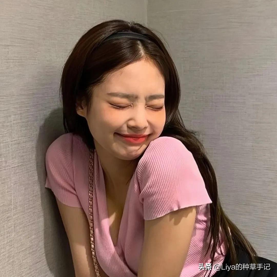 克莱因蓝和什么色搭配高级,35岁穿克莱因蓝好看吗