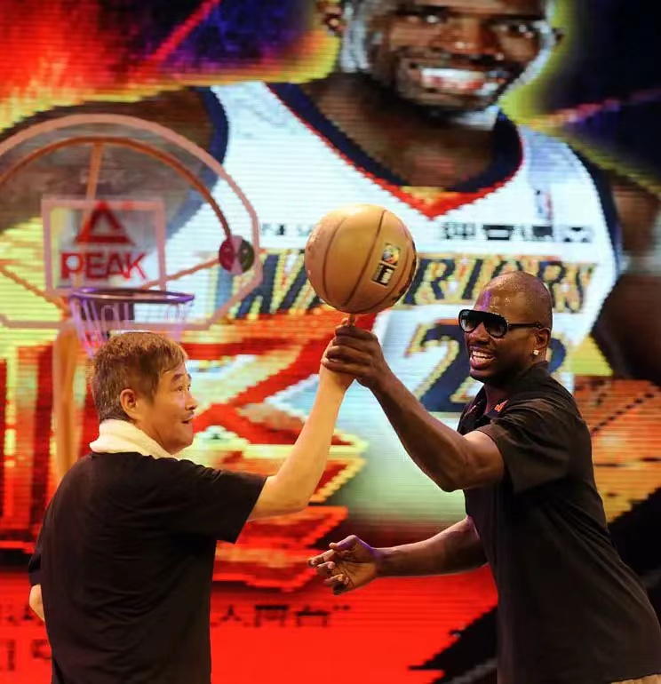 小品演员火力全开，影视演员居中调停，中国足球，一开口就输了