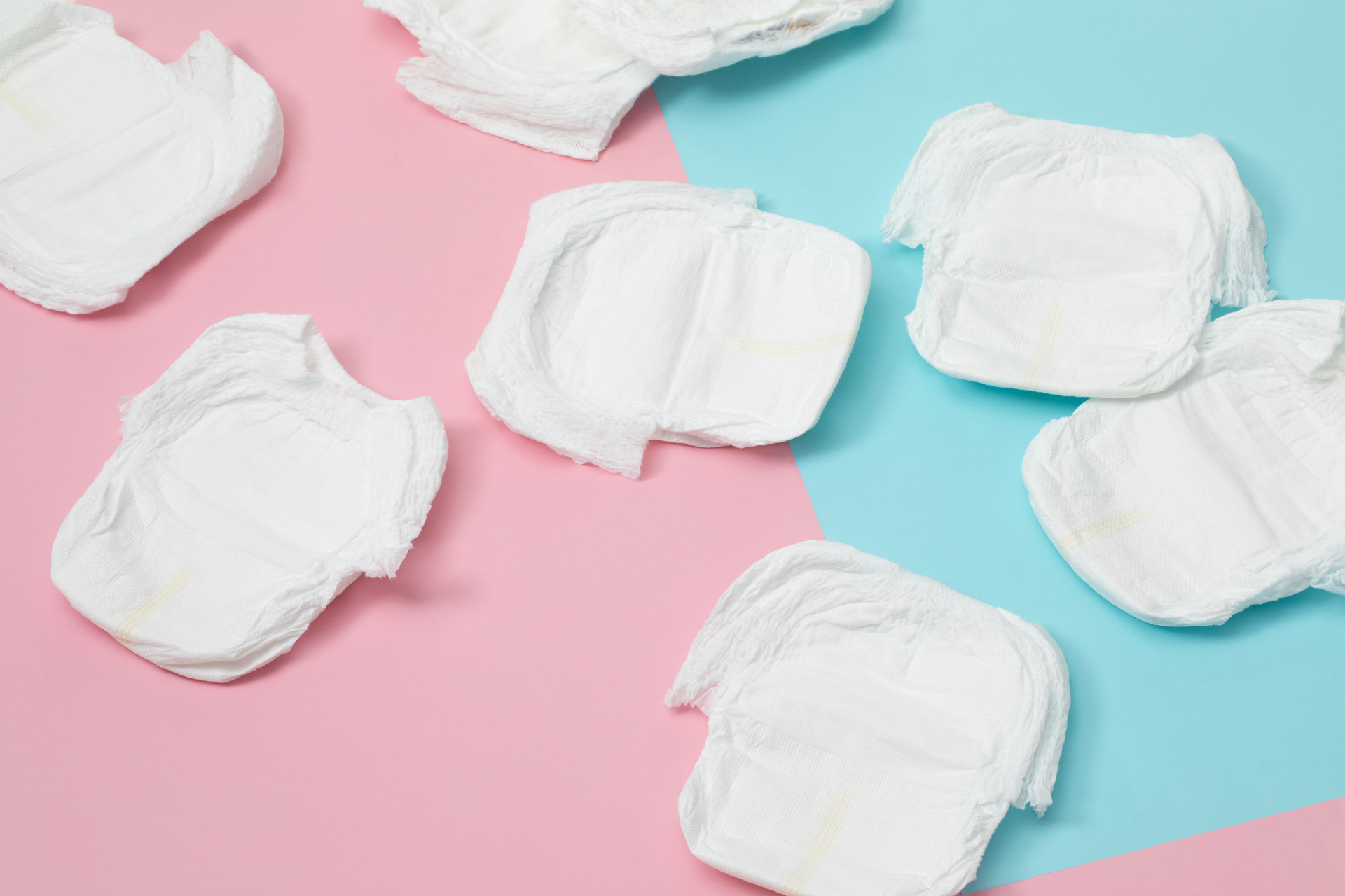 15天的新生儿一天几次大便正常,两个月的新生儿一天几次大便正常