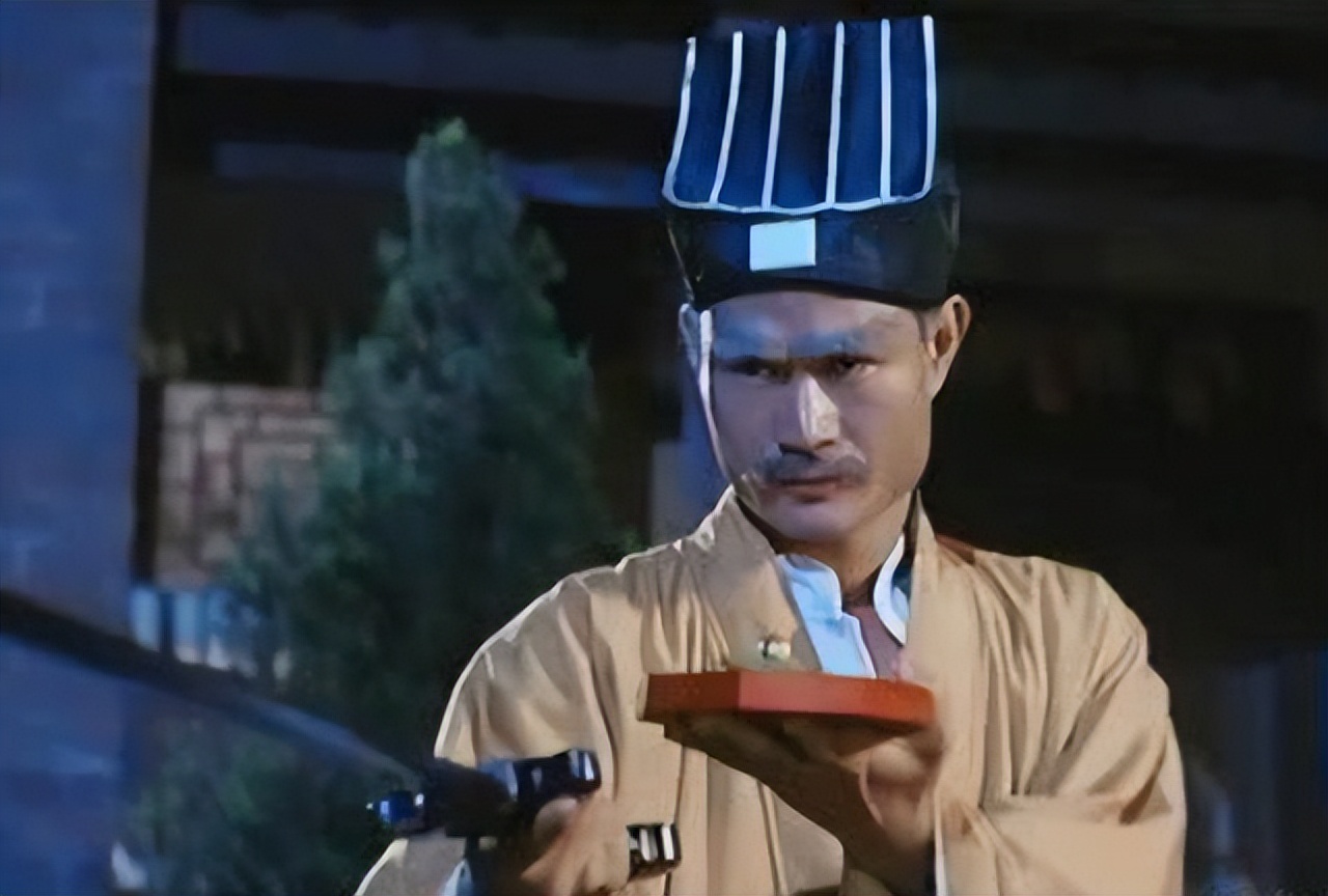 成龙为什么不敢惹洪金宝,成龙的大哥洪金宝