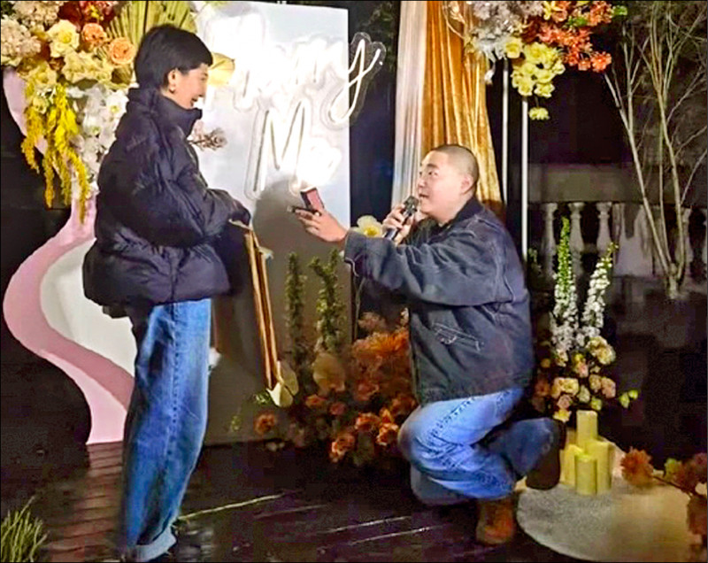 郝劭文在哪领证结婚的,郝劭文晒出结婚照