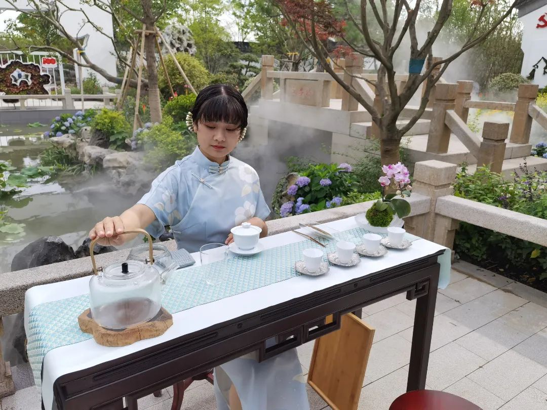 花与茶联合经营——这家500平方米的大花店，做出了一年超千万元营业额