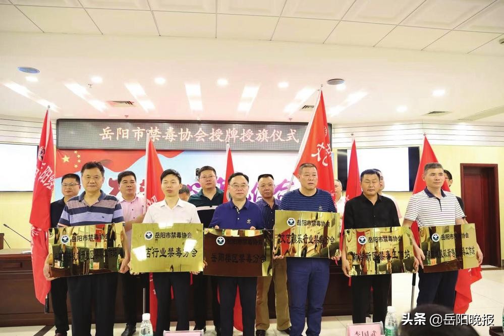 雁引愁心去山衔好月来上一句,雁引愁心去山衔好月来朗诵