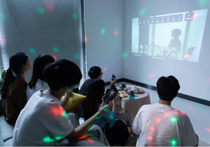 百元麦克风“干掉”KTV？9大音效覆盖314平，开口即“陈奕迅”