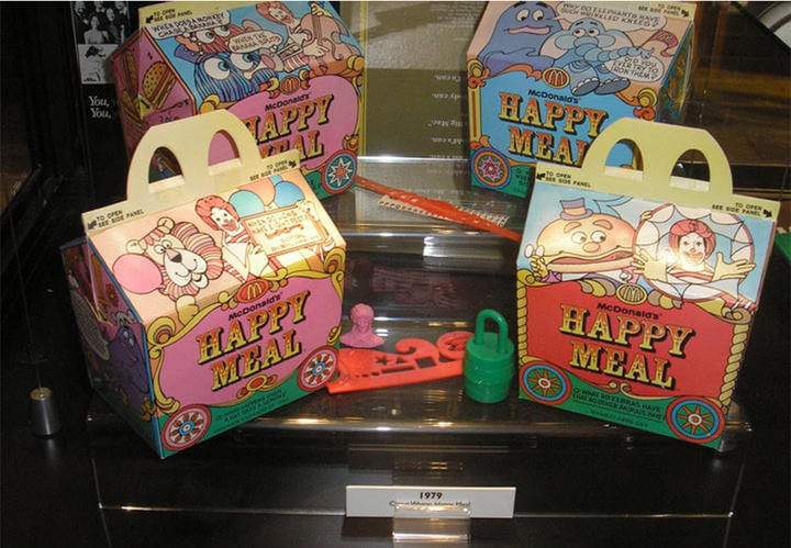 麦当劳肯德基的外卖盒身价大涨，被LV和YSL做成万元包包