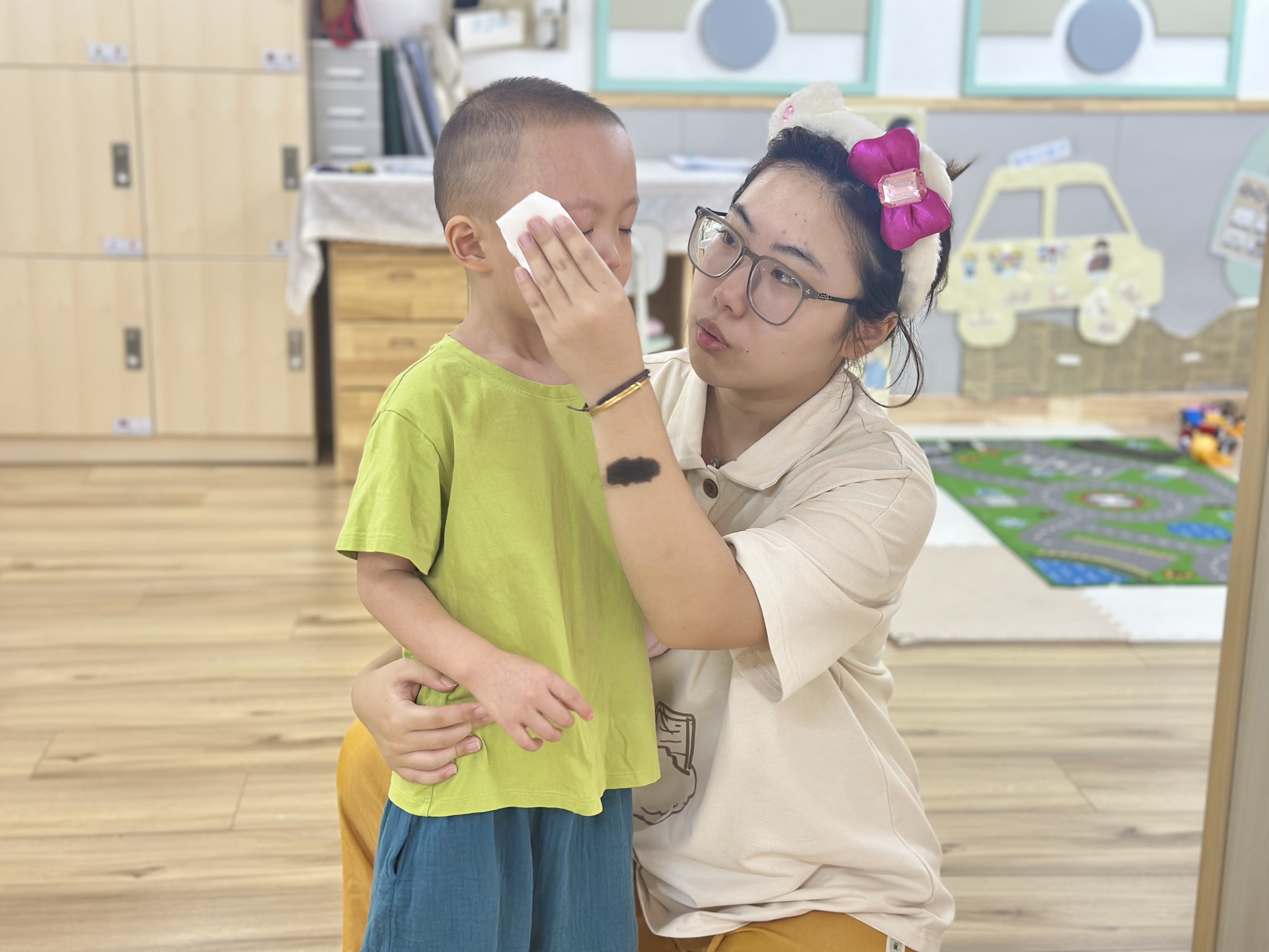 立德树人担使命躬耕教坛守初心,立德树人守初心家国情怀勇担当