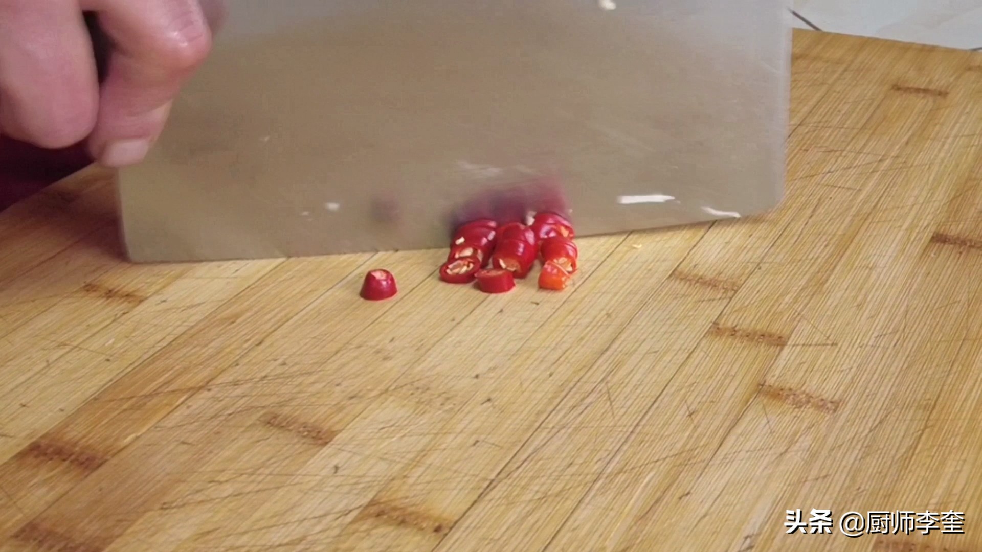 鸡胸肉手撕鸡简单做法又嫩又好吃,鸡胸肉最好吃的做法黄焖鸡