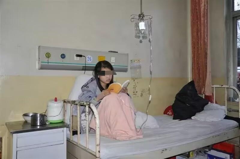 女孩16岁月经不正常是怎么回事,17岁女孩月经持续不断是什么原因