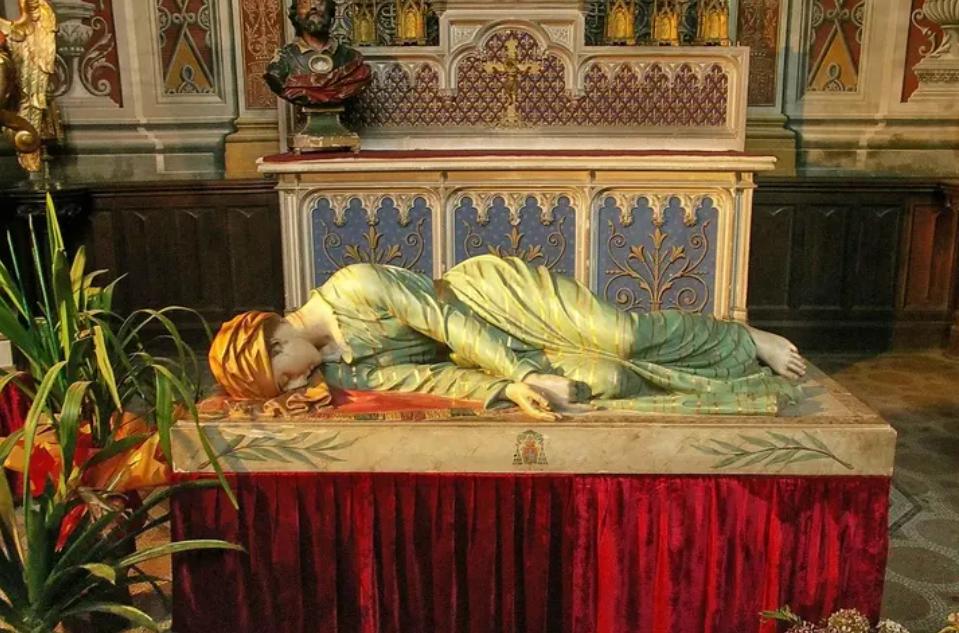 娉曞浗鍦ｅコ鑲夎韩涓轰綍鐧惧勾涓嶈厫,娉曞浗鍦ｅコ姝诲悗瀹归涓嶈厫