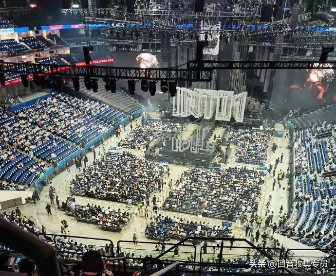 辛晓琪荒唐演唱会完整版,以前演唱会的门票被炒到两百万