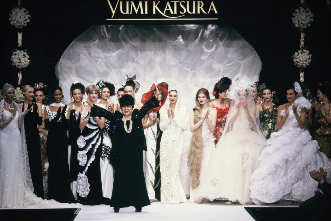 亚洲婚纱女王杀进内娱，女星们集体坐不住了