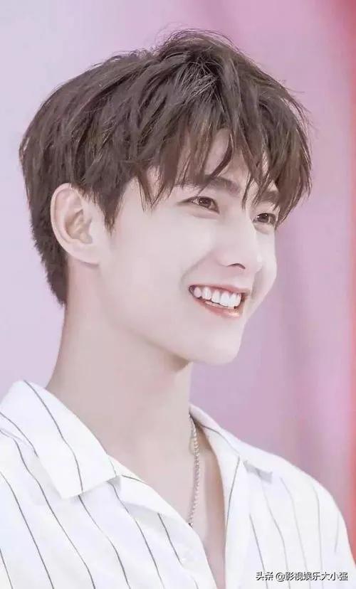 杨洋帅气照片微微一笑,杨洋颜值变化史微微一笑很倾城