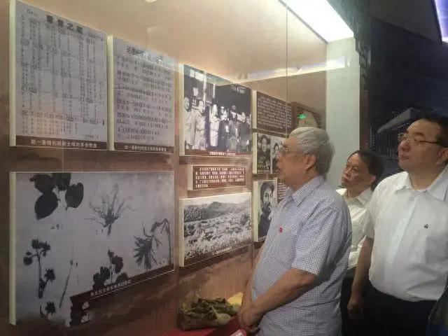 她是治好陈毅腿伤的女神医，可名字却是陈毅给取的