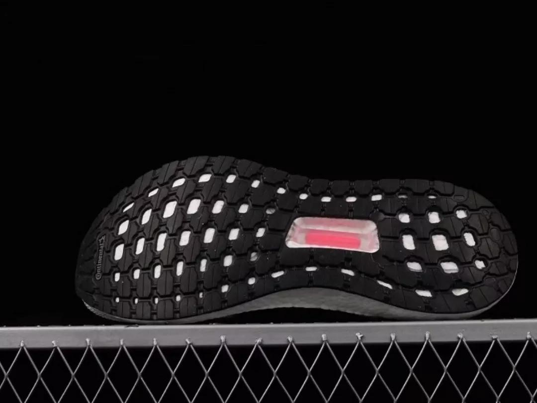 Adidas的boost和Nike的zoom跑鞋技术对比