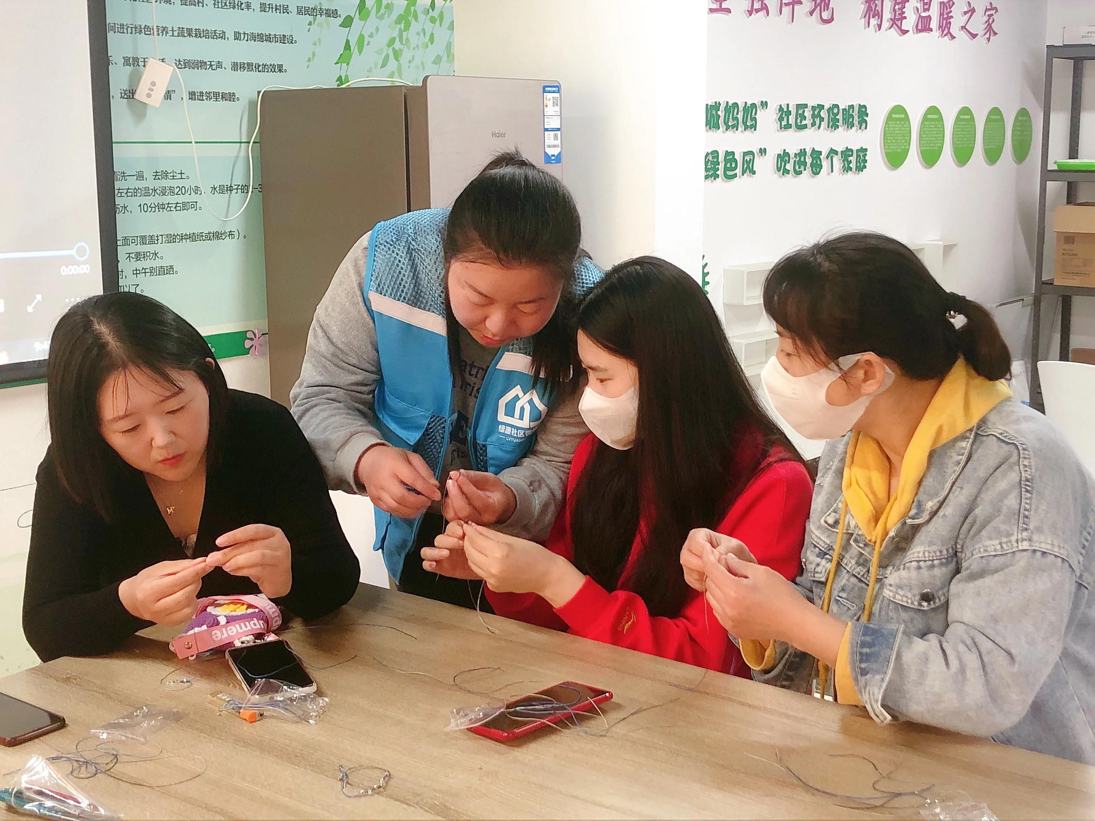 *党**群心连心携手共致富——郑州市惠济区大河路街道绿源社区“牛姐创业手工坊”