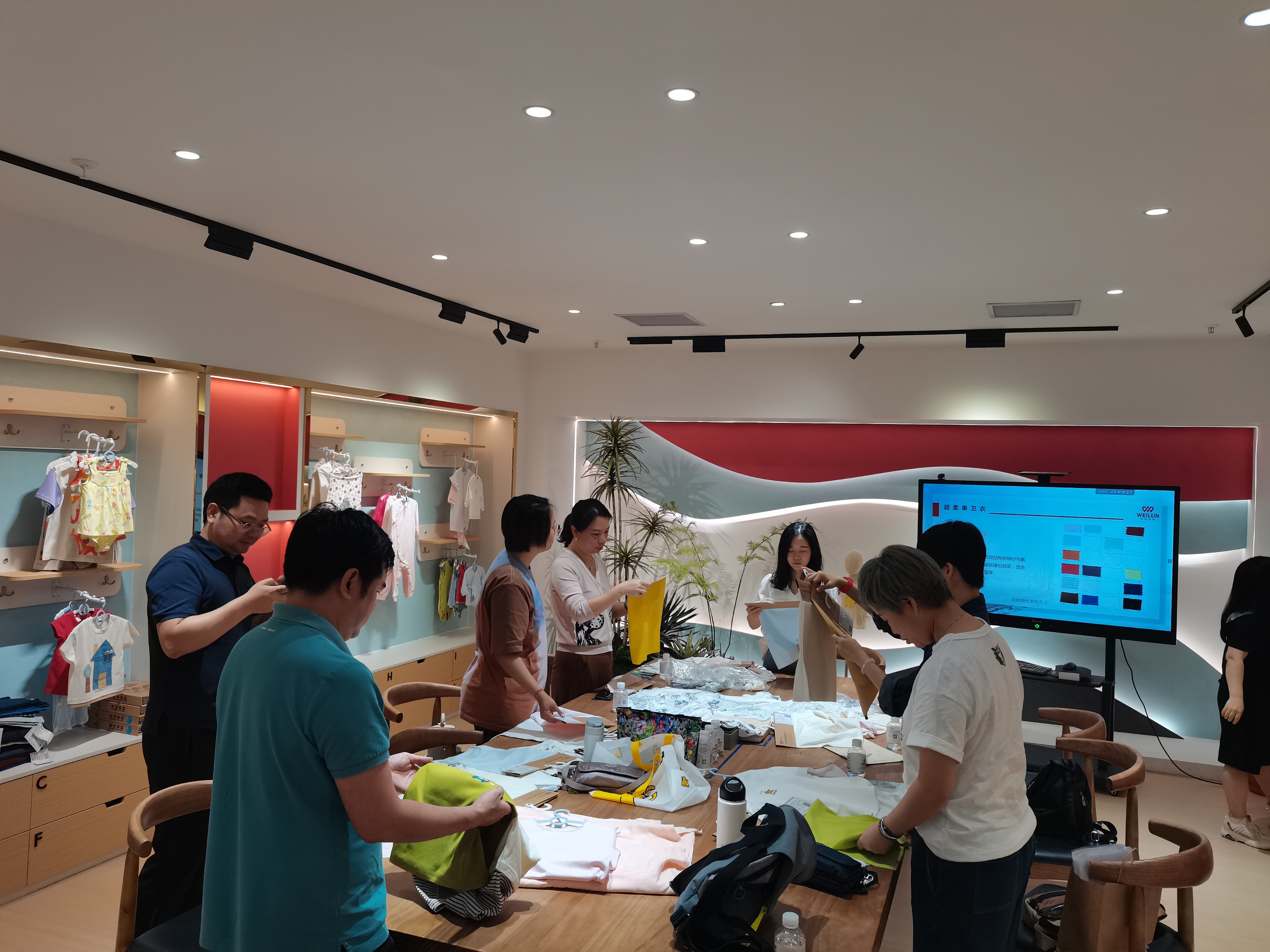 英氏组团到访参观伟纶科技有限公司