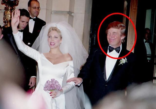 特朗普的虎妻伊凡娜：40岁被丈夫情人逼宫离婚，59岁四婚照样精彩