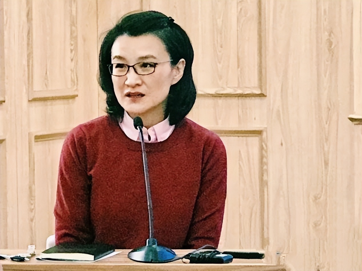 曾经的央视赫赫有名的主持人董倩,央视名嘴董倩现状