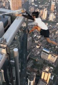 26岁湖南穷小伙“用命赌明天”，从263米高楼坠落，获赔3万