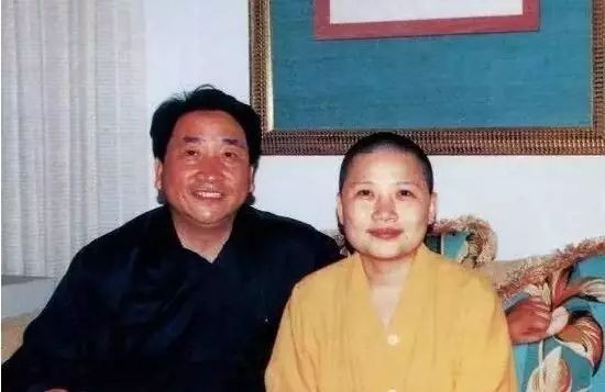 李娜出家跟韩红有关系吗,歌手李娜出家和韩红有关系吗